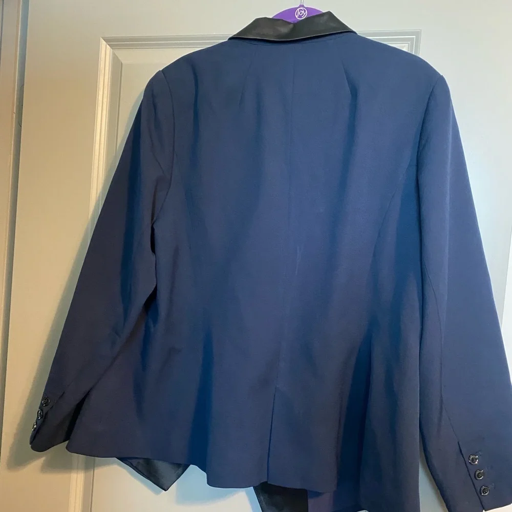 Navy blazer with satin collar